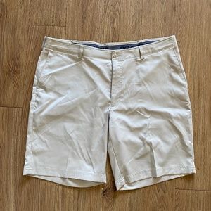 Men’s golf shorts